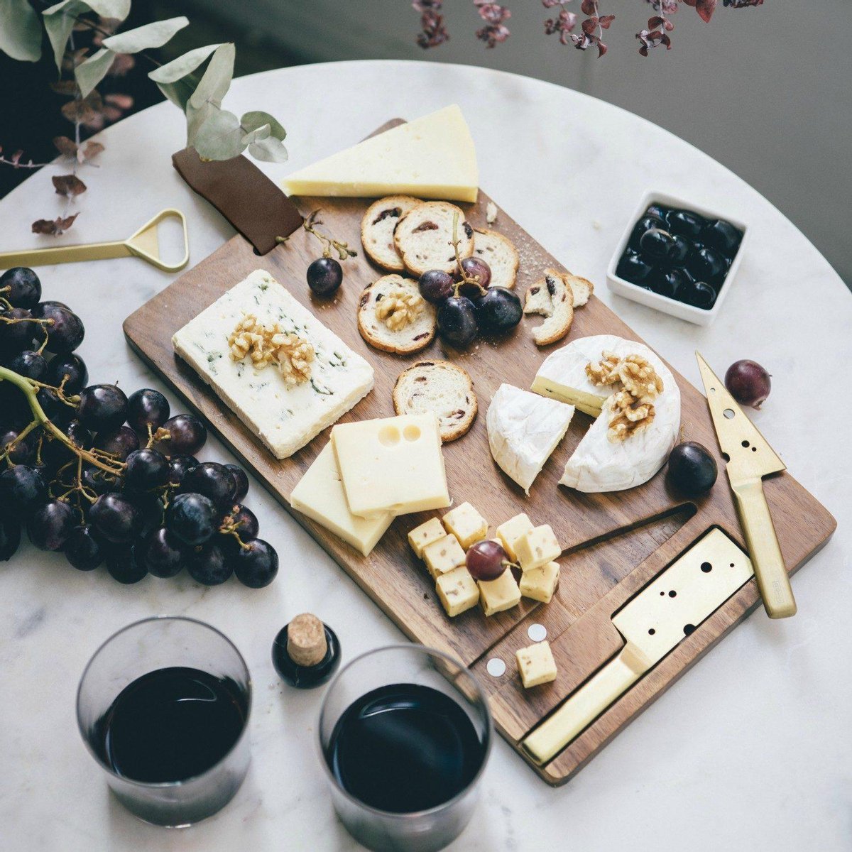 Doiy - Kaasplank met gouden messen