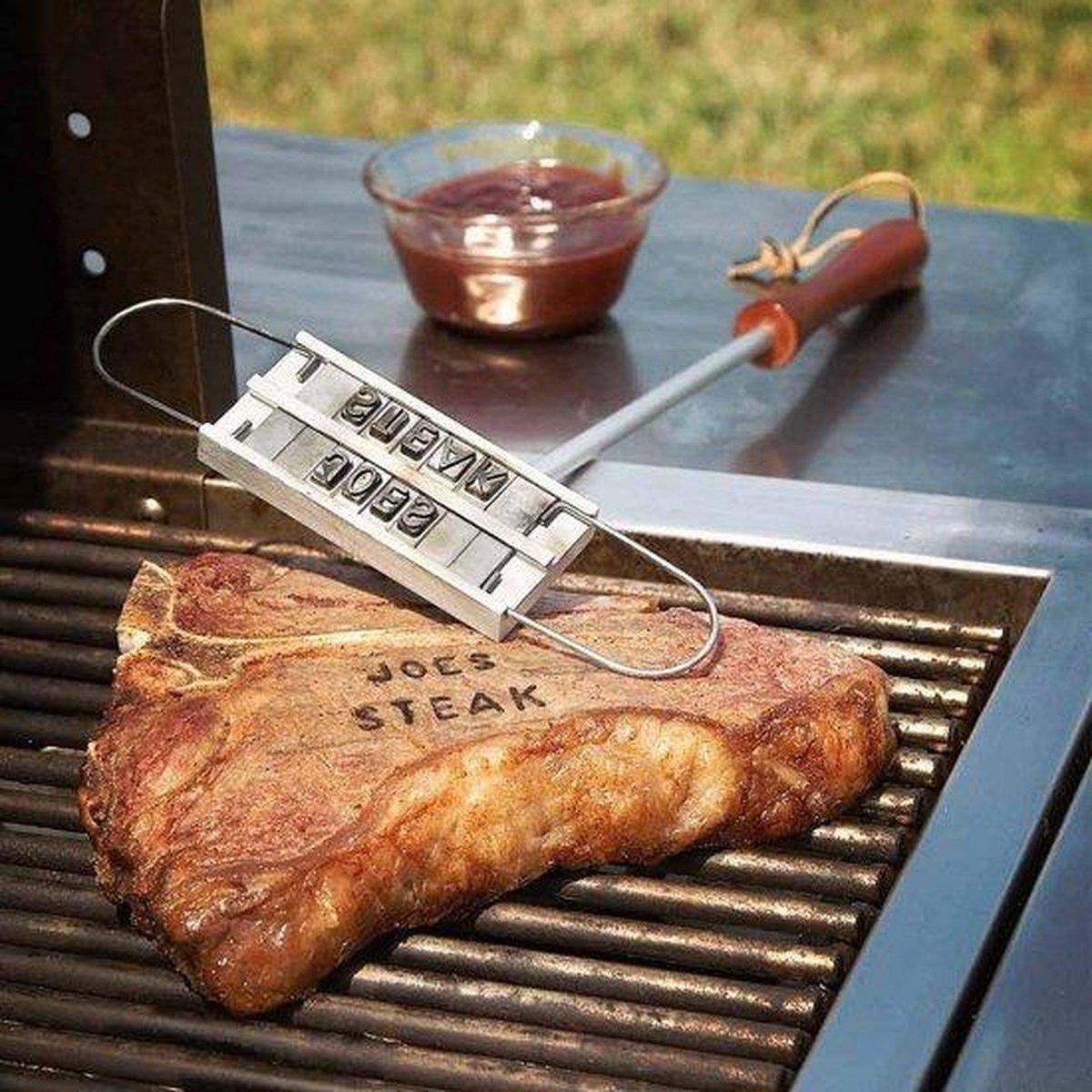 MikaMax BBQ Branding Iron - Barbecuegereedschapset - Bbq Accesoires - Bbq Brandijzer - Incl. 55 letters