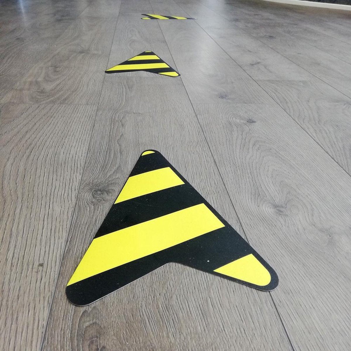 VLOERSTICKER PIJL - ROUTING - Antislip - 30 cm x 20 cm - 2 Stuks