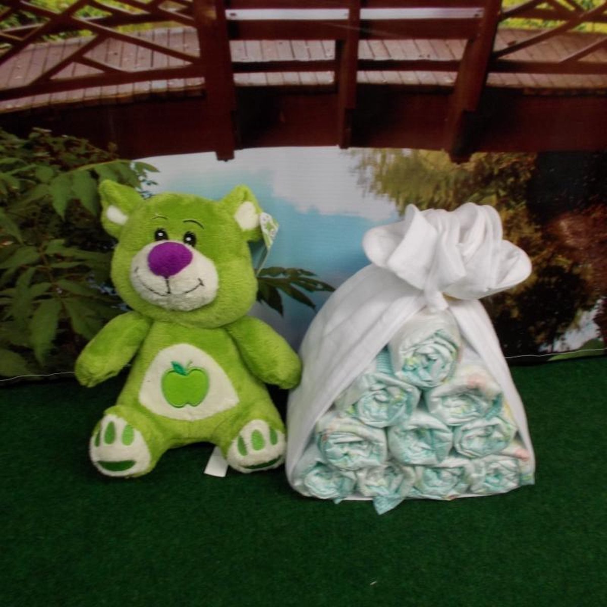 luiertaart /pampertaart cadeau fruit beertje