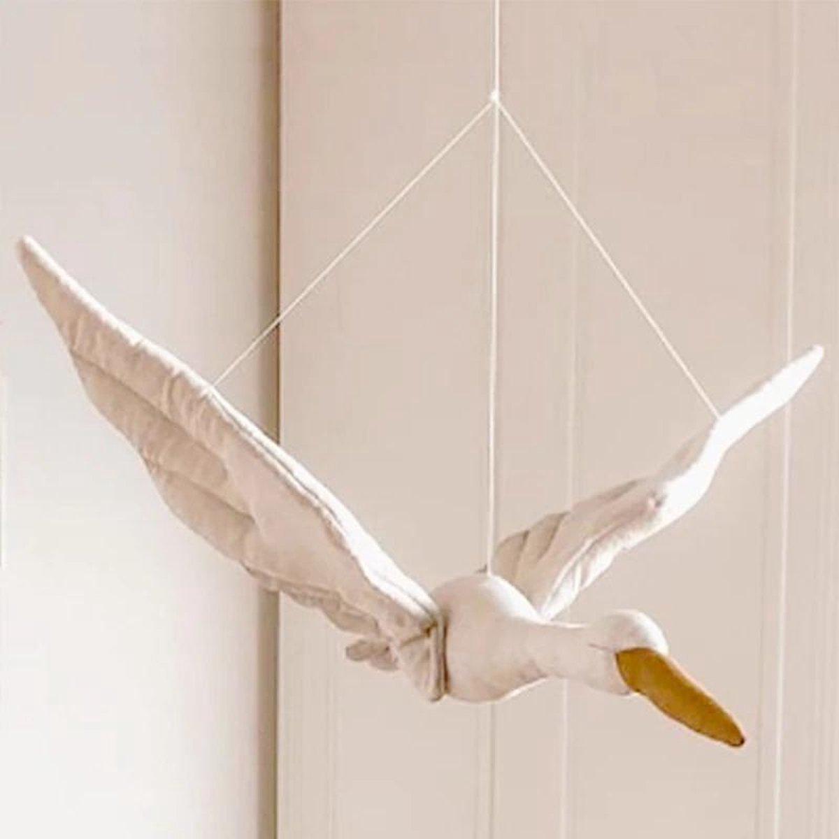 BaykaDecor - Luxe Baby Mobiel Ooievaar - Voor Box Of Bed - Kinderkamer Decoratie - Baby Cadeau - Handgemaakt Linnen - Ecru - 65 cm