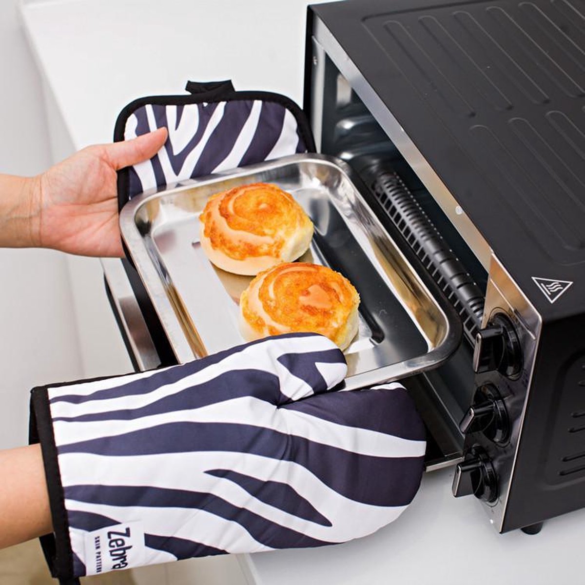 Ovenwanten - Pannenlap - Zebra huid patroon - Oven - Warm - Keuken - Koken - Hittebestendig - Pannenlappen en Ovenwanten - Pannenlappen set - 2 stuks - Ovenhandschoenen - Ovenwanten 2 stuks