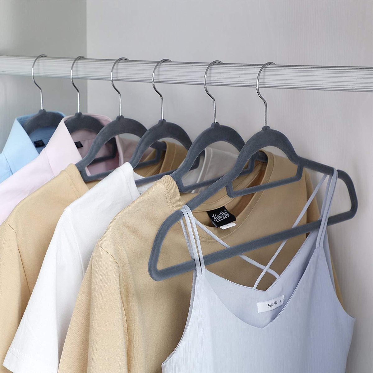 Nancy's - Ruimtebesparende Antislip kleerhangers - 20 Stuks - Ultra Dunne Kleerhangers met 360 graden draaibare haak - Kledinghangers