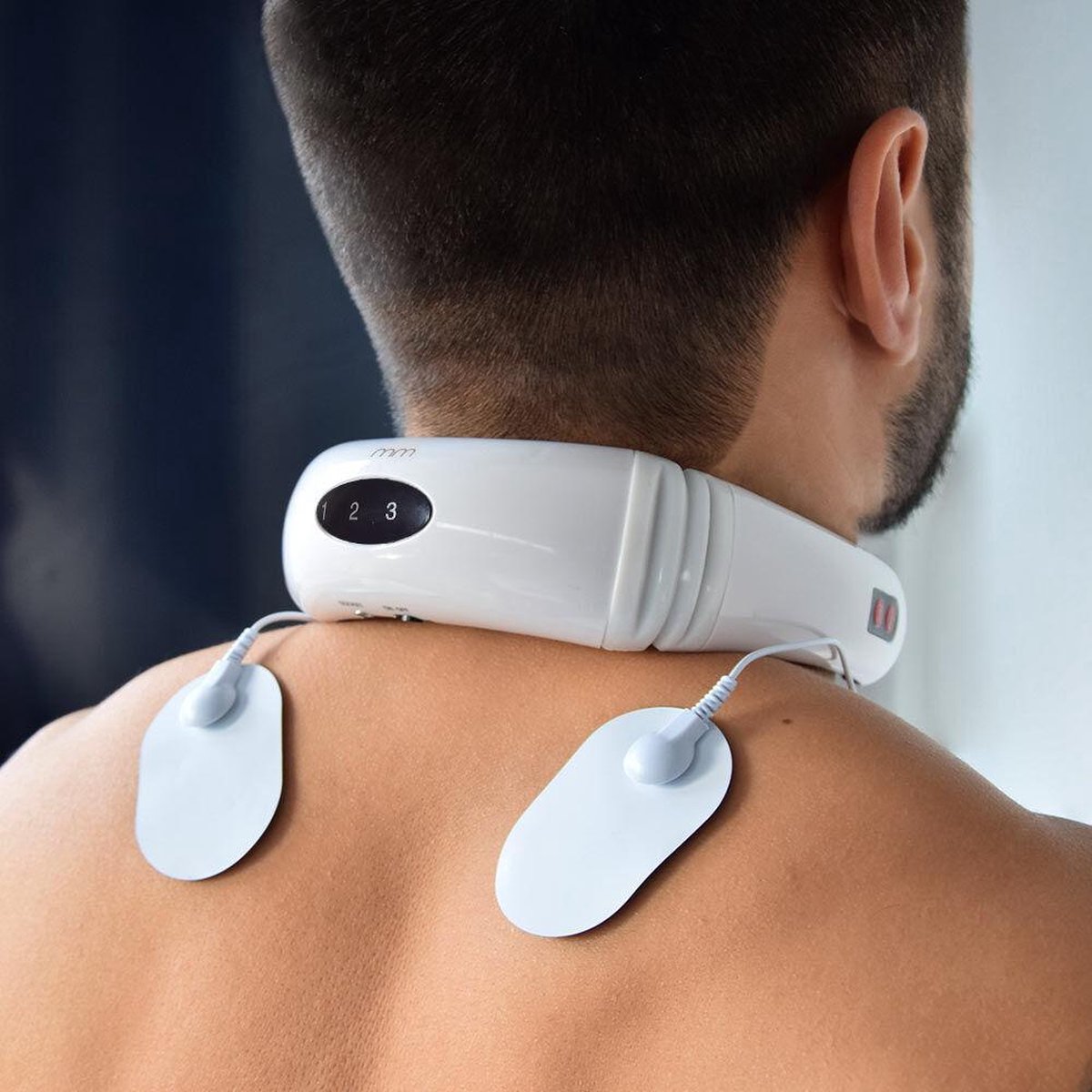 MikaMax Elektrisch Pulse Nekmassage Apparaat - Nekmassage Kussen - 6 Standen - Oplaadbaar - Draadloos