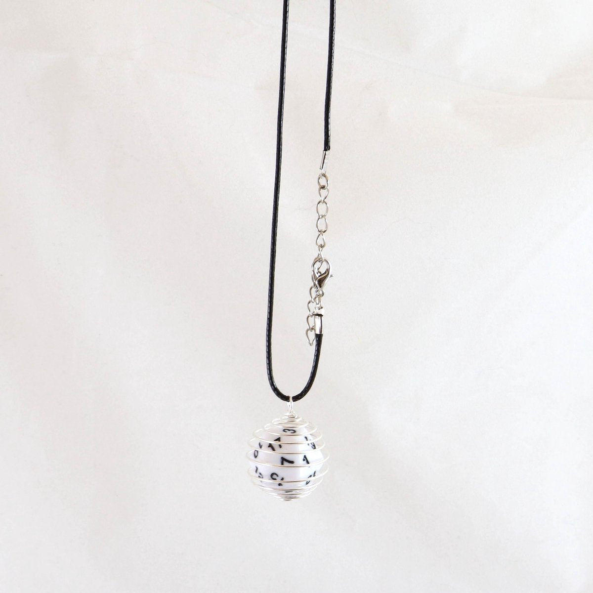 D20 Necklace White dobbelsteen ketting wit DND