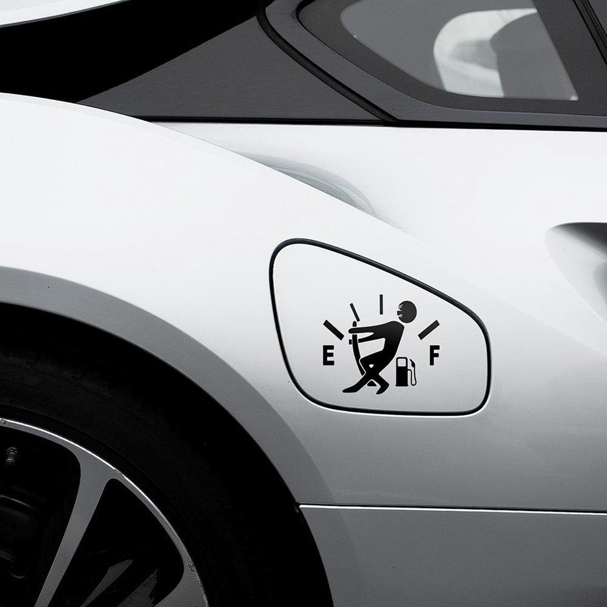 Grappige Auto Sticker voor op de tankdop - autosticker- zwart