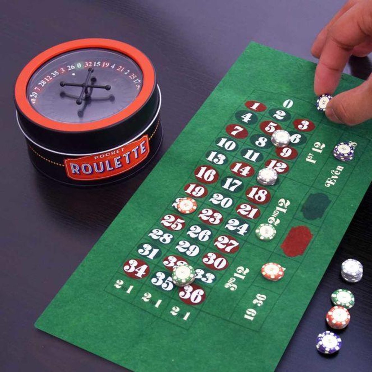MikaMax Mini Roulette - Dobbelspel - Roulette Set - Kansspel - Casino - Incl. Fiches en Speelbord - 9.5 x 9.5 cm