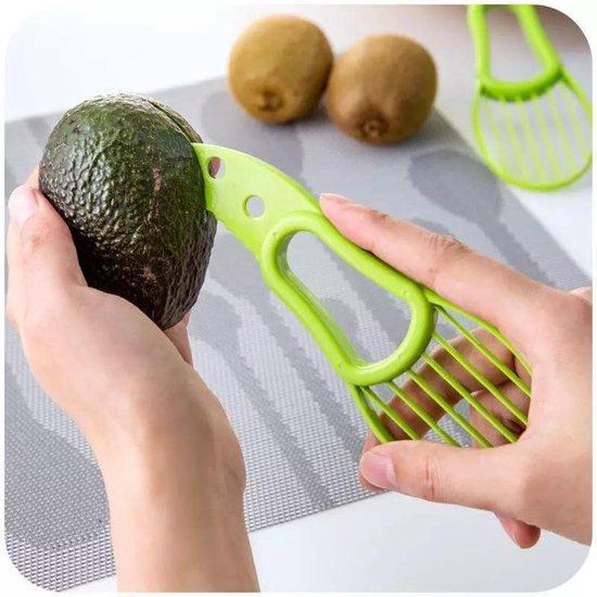 Avocadosnijder 3 in 1 - Fruitsnijder - Universele snijder - Groen - Keuken - BPA VRIJ