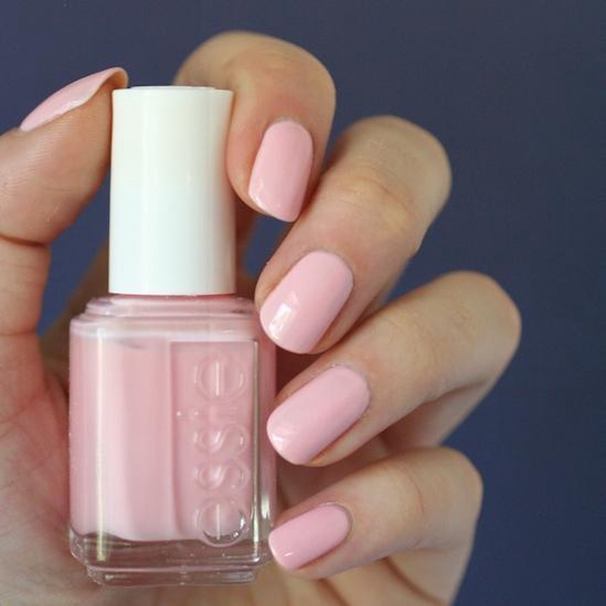 essie muchi muchi 17 - roze - nagellak