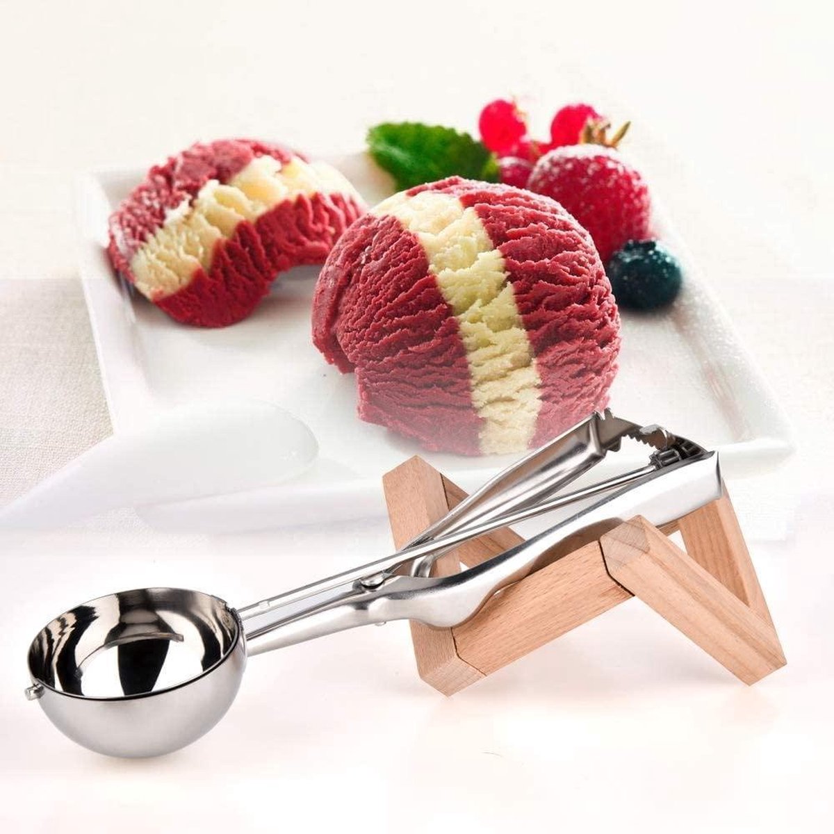 Doodadeals® IJsboltang – IJsschep – IJslepel – IJsbolschep – Oliebollen Tang – Oliebollenlepel – Portioneerlepel – RVS – Met Knijper - ø 6 cm