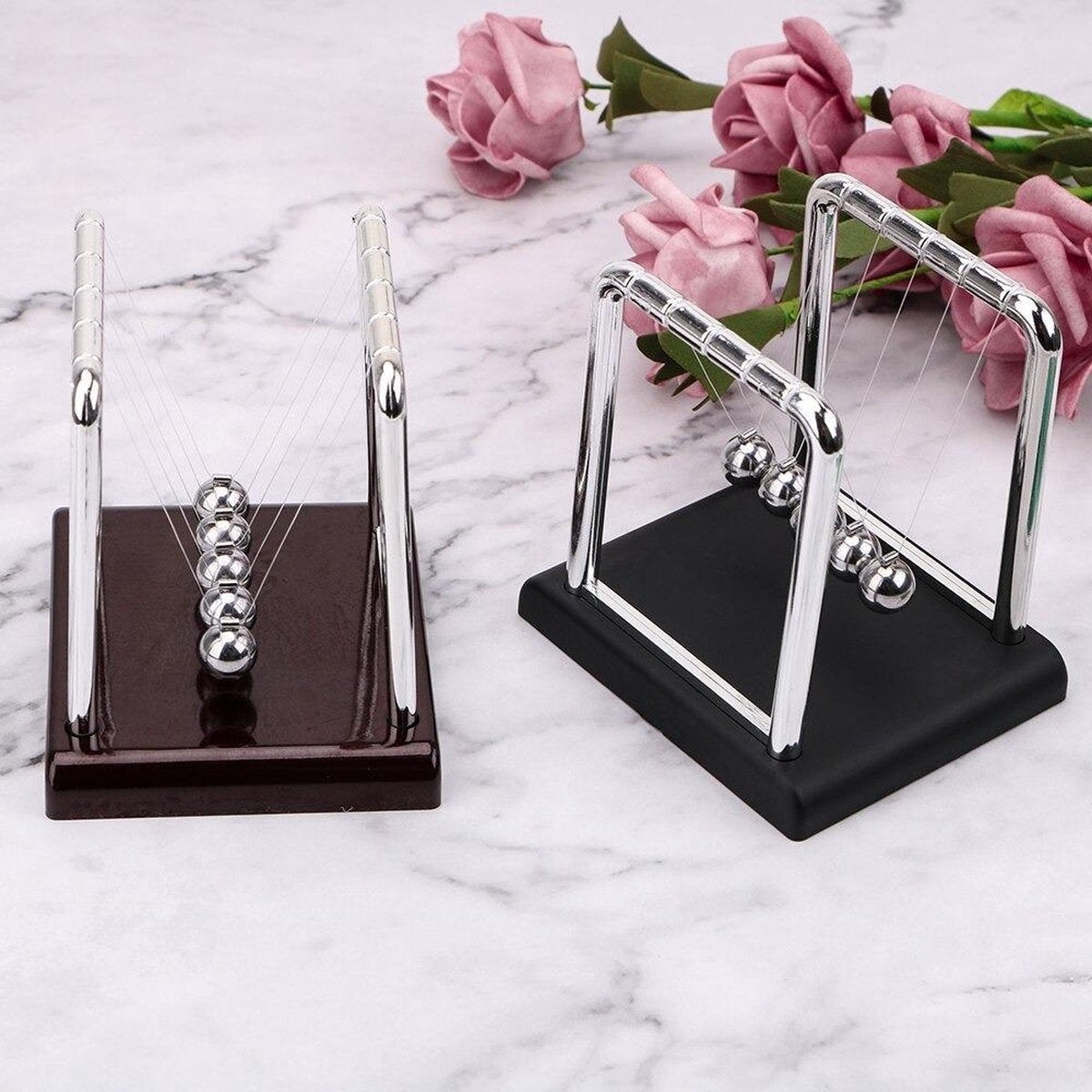 Luxe Newton's Cradle Balanceerballen - 5 Ballen - Educatief Spel - Paars