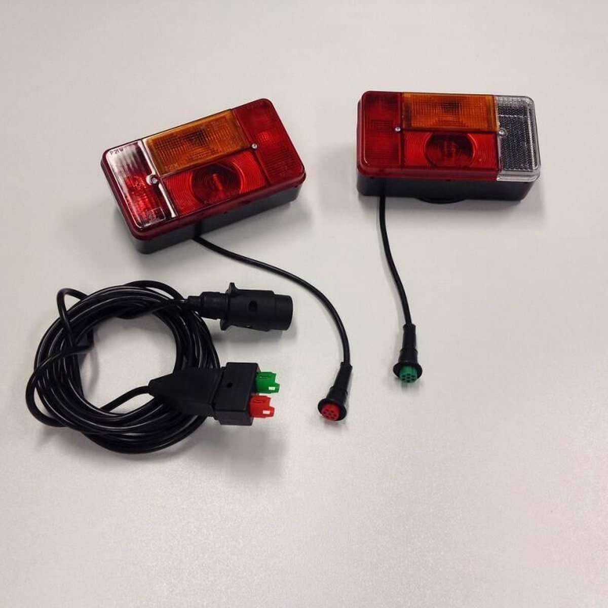 Achterlichtset Met Kabel Radex 200x110mm / Verlichting aanhangwagen