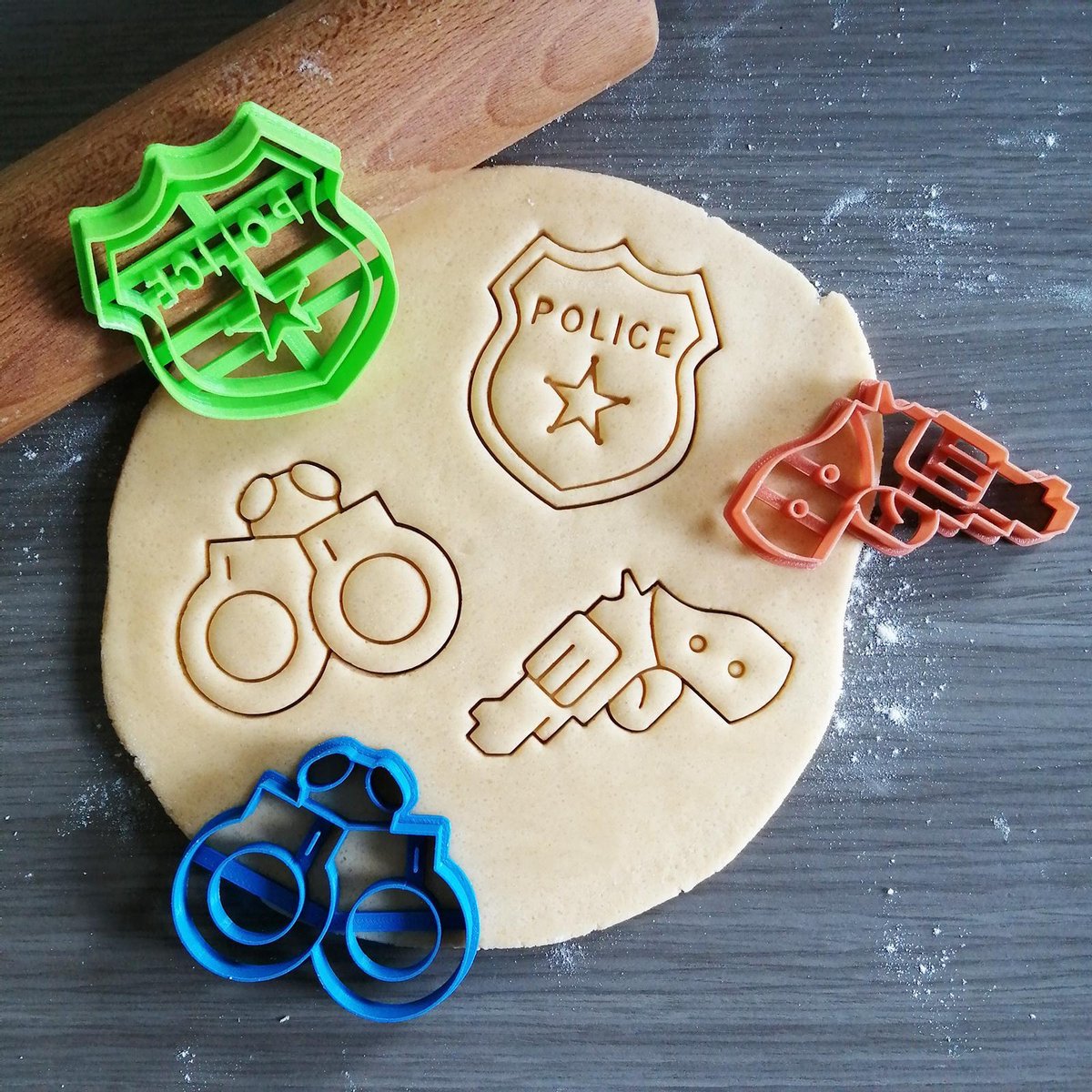 Koekjesvorm | 3-delige set | Politie | Badge - Handboeien - Pistool | Cookie cutter | Uitsteekvorm | Bakvorm | 8cm