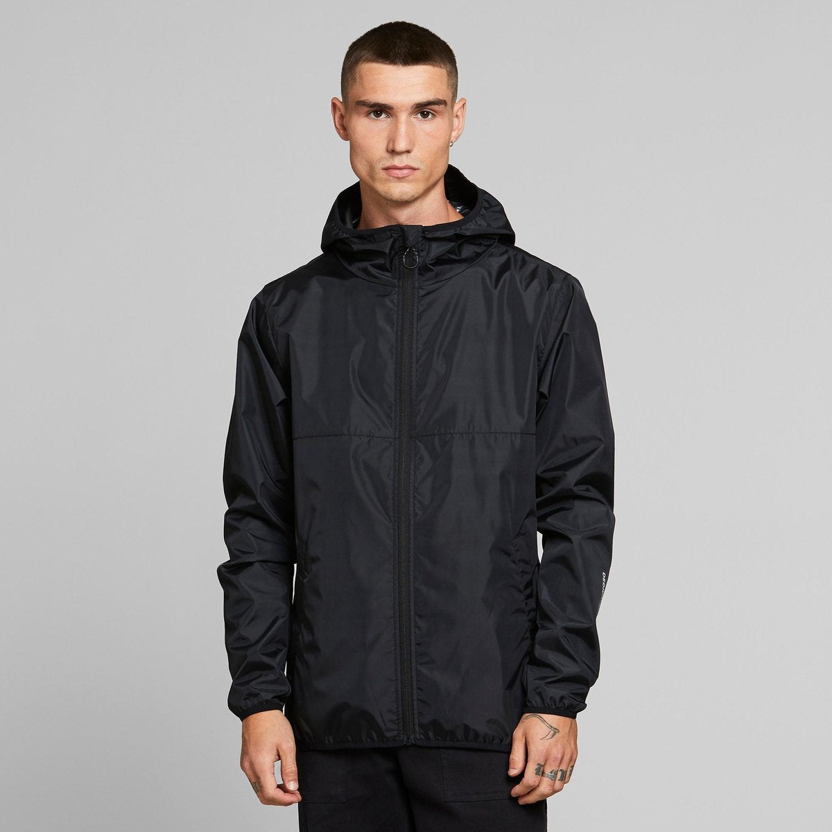 Dedicated Windbreaker Skara