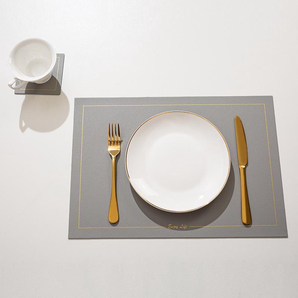 BOTC Duurzame Placemats 4 Stuks - Hittebestendig - Makkelijk schoon - Fijngeweven PVC - 30 x 43cm - Metallic Grijs