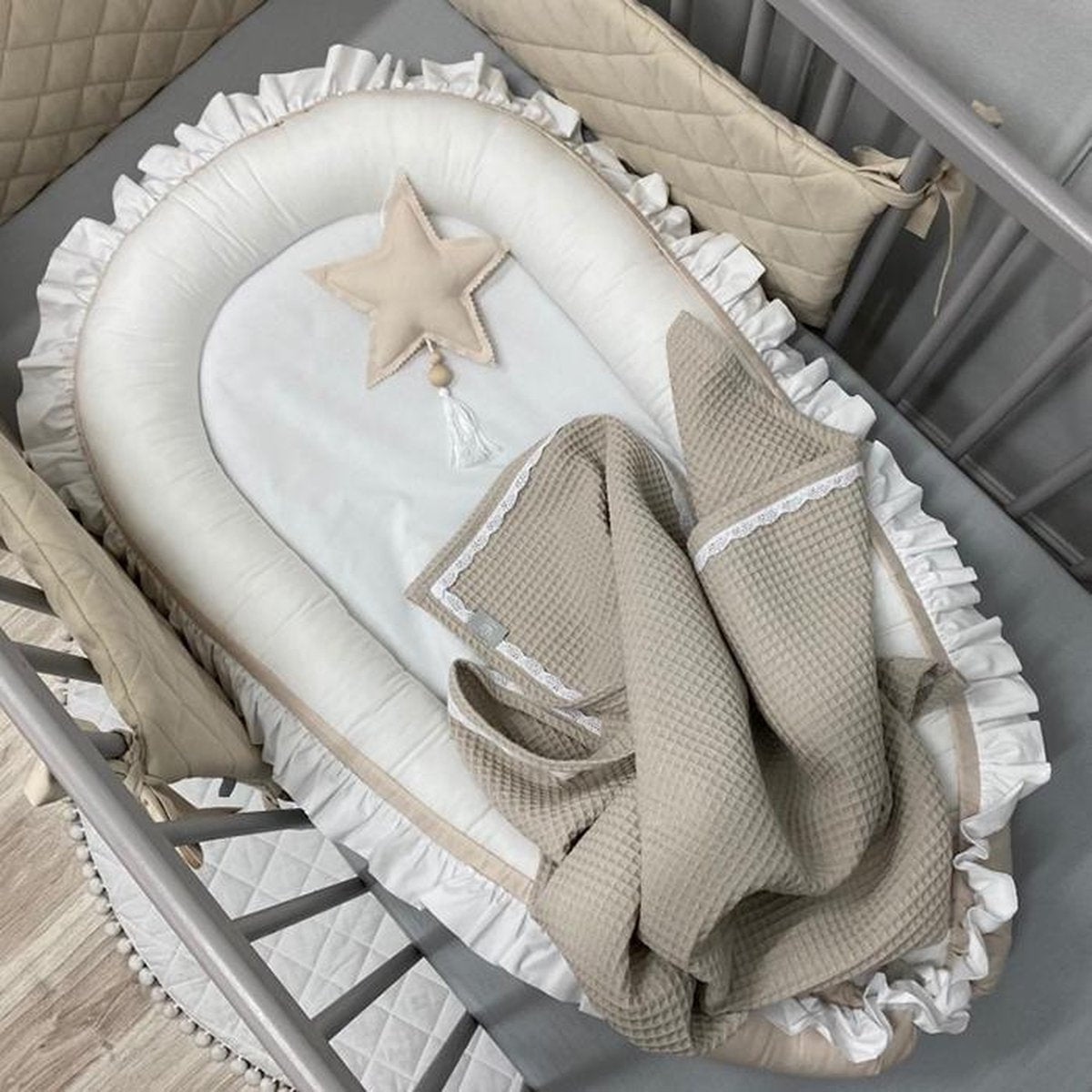 Dolly Babynestje Ruches Beige/Wit