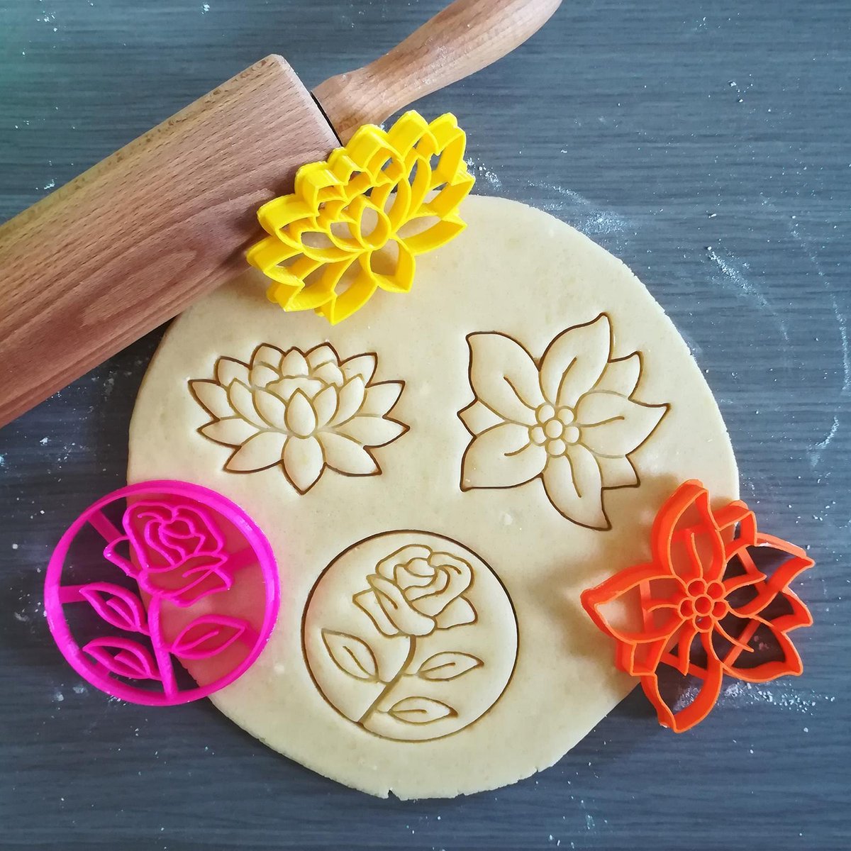 Koekjesvorm | 3-delige set | Bloem | Lotus - Roos - Edelweiss | Cookie cutter | Uitsteekvorm | Bakvorm | 8cm