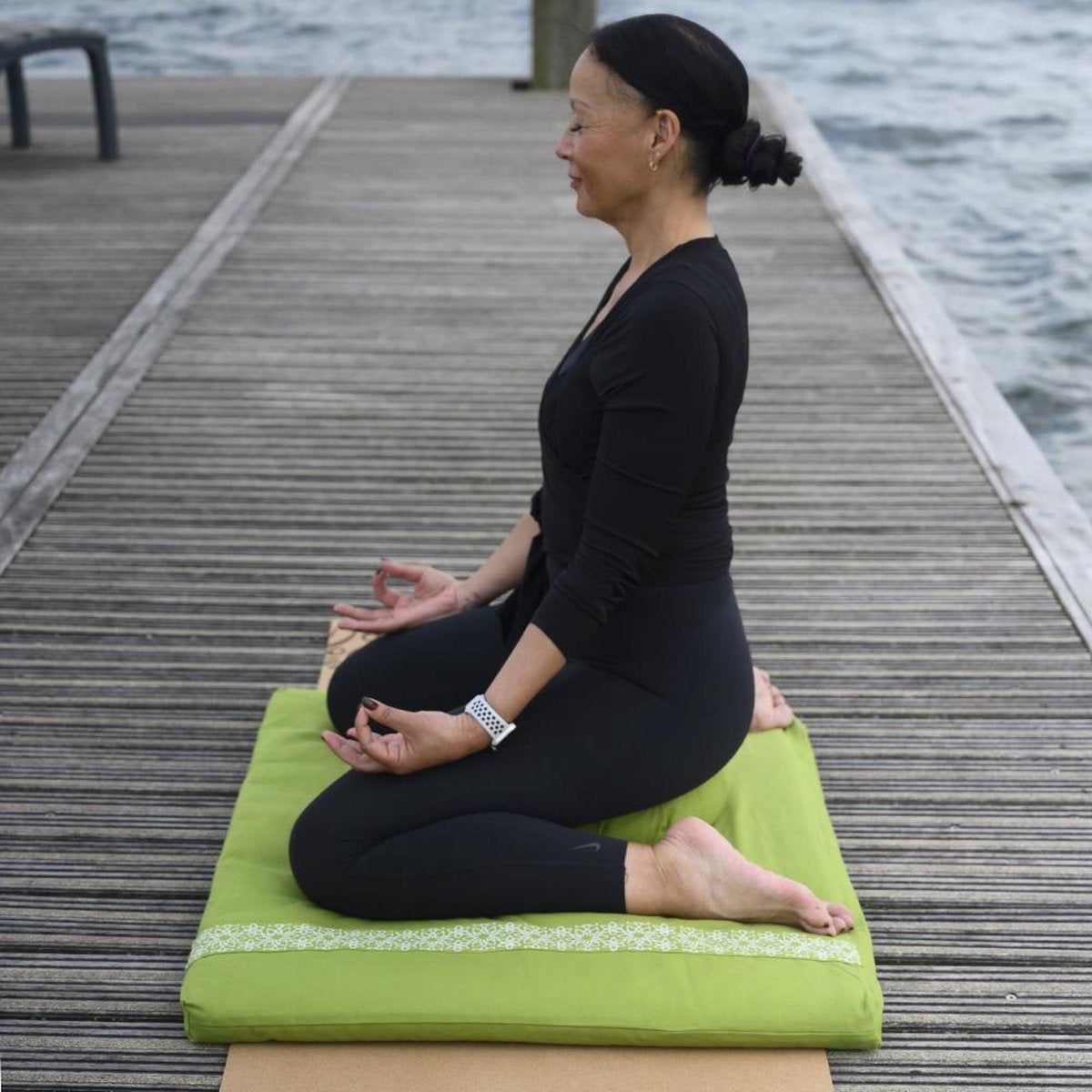 Samarali meditatiemat zabuton (Groen) - ethisch geproduceerd van 100% biologisch katoen (GOTS gecertificeerd) | 90 x 70 x 5 cm | Heeft 2 lagen | Verkrijgbaar in 6 natuurlijke kleuren