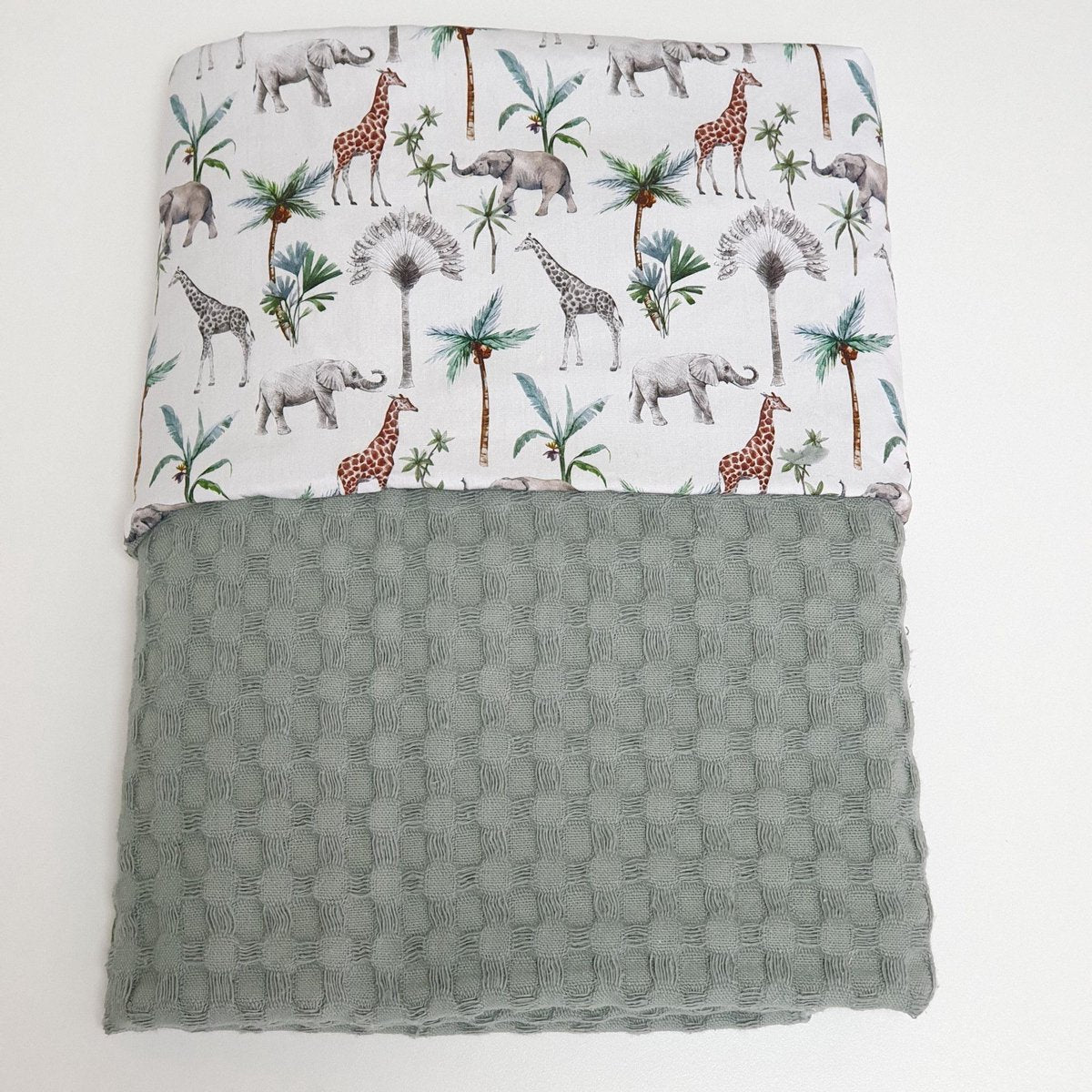 RiFresh - baby wiegdeken - jungle - olifant - giraffe - oudgroen - wafelstof