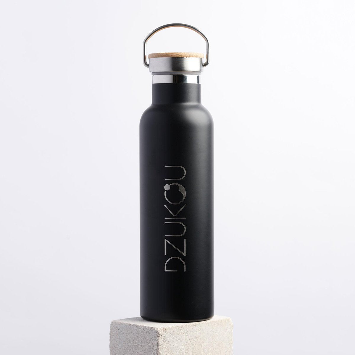 Dzukou Naga Hills - Thermosfles 500 ml - RVS Drinkfles - Waterfles – Theefles met Filter – Mat Zwart - Duurzame en Milieuvriendelijke Theebeker voor Onderweg – Luchtdicht en Lekvrij