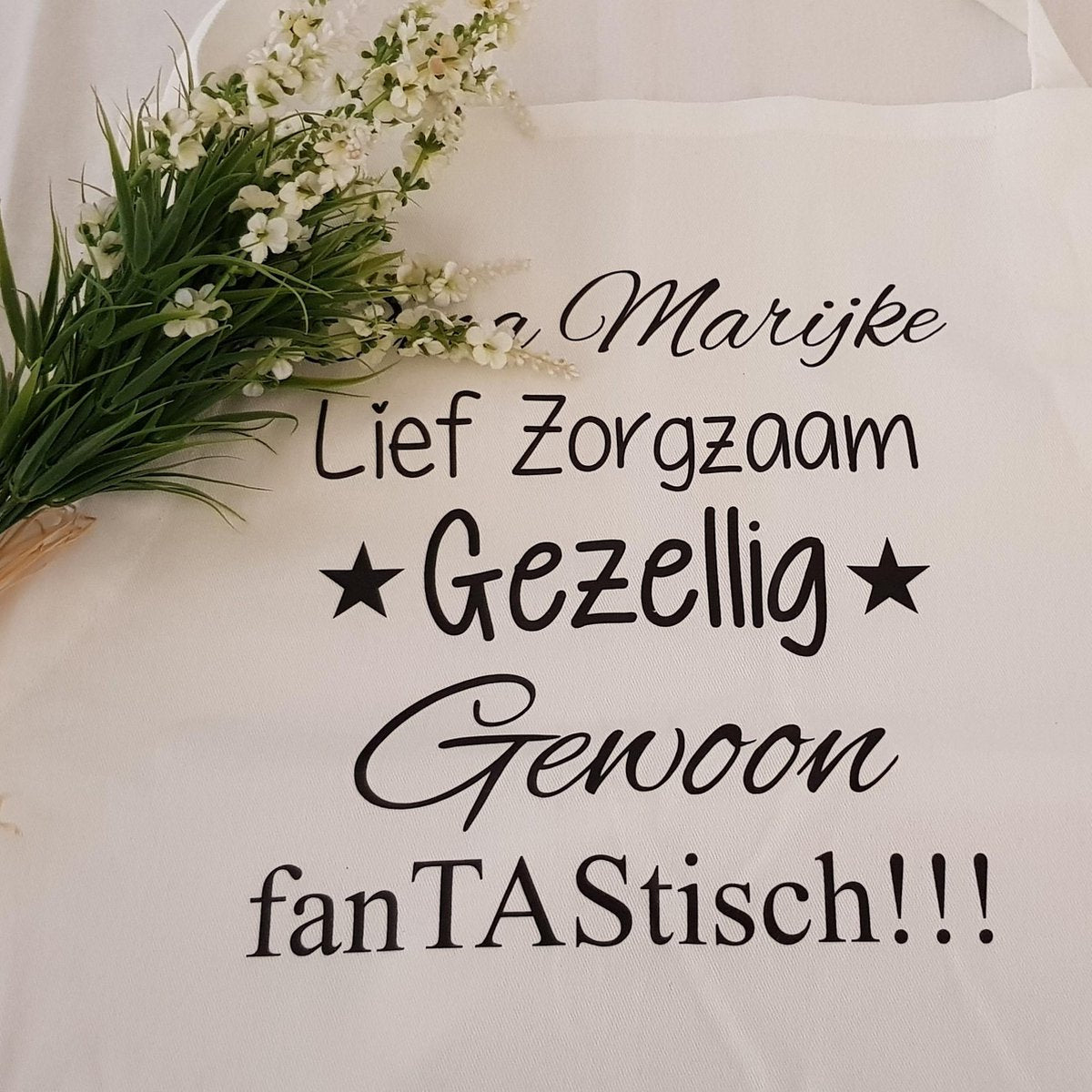 Keukenschort met grappige tekst bedrukt cadeau met eigen naam is lief zorgzaam gezellig   | katoenen Barbecueschort Keuken BBQ Schort Kookschort Kokschort  |  BBQ Schort Kookschort Kokschort  |  Moederdag Vaderdag Cadeau voor Mama papa opa Oma vrouw