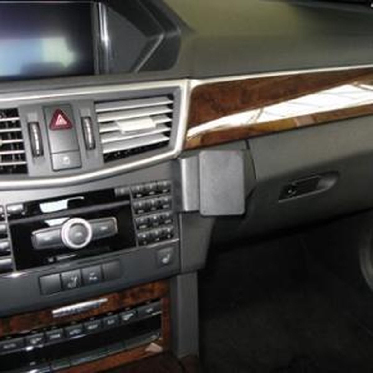Brodit angled mount v. MB E-Class Sedan 09-