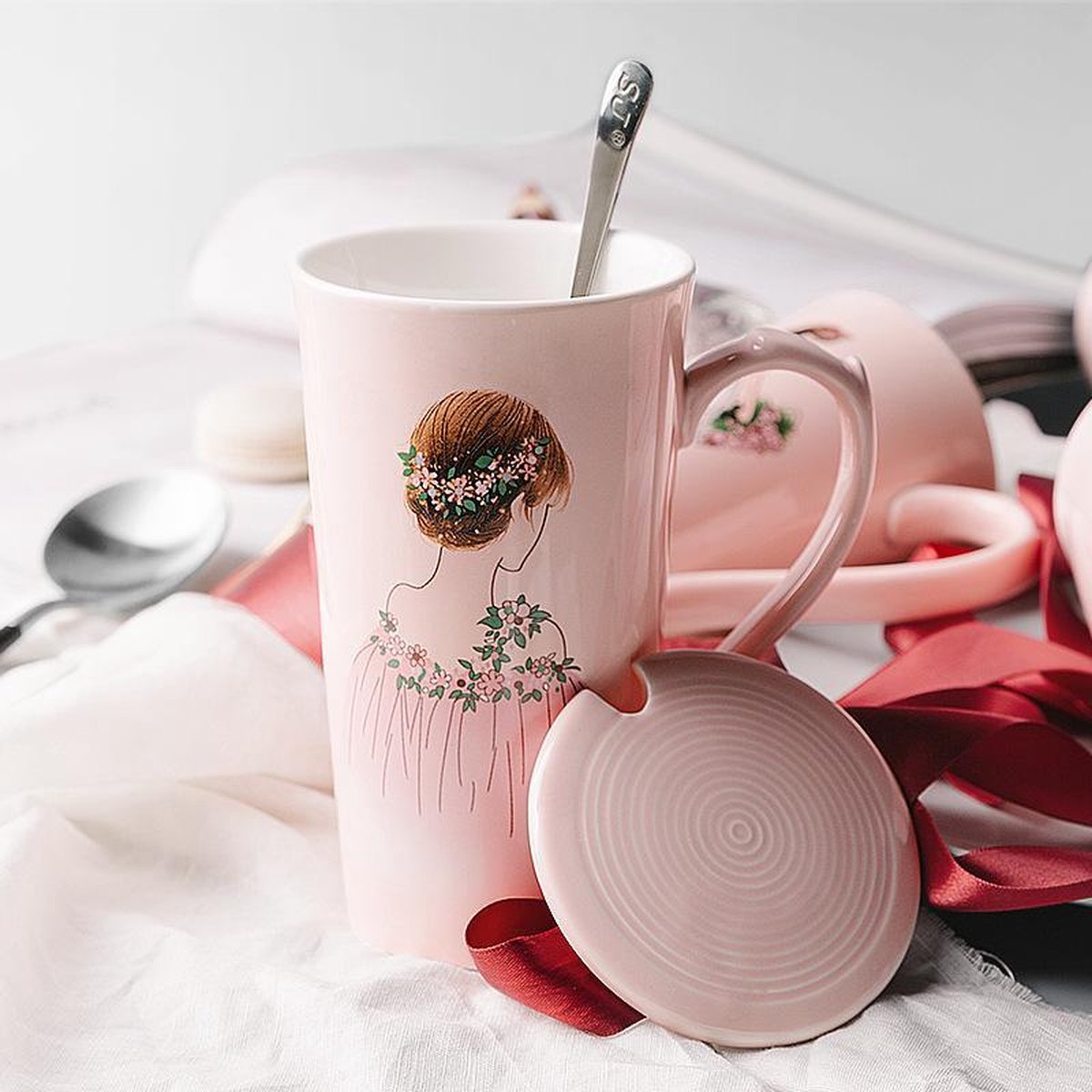 Fashion girl  pink tall ceramic coffee mug with lid and spoon Style B Moederdag Cadeau