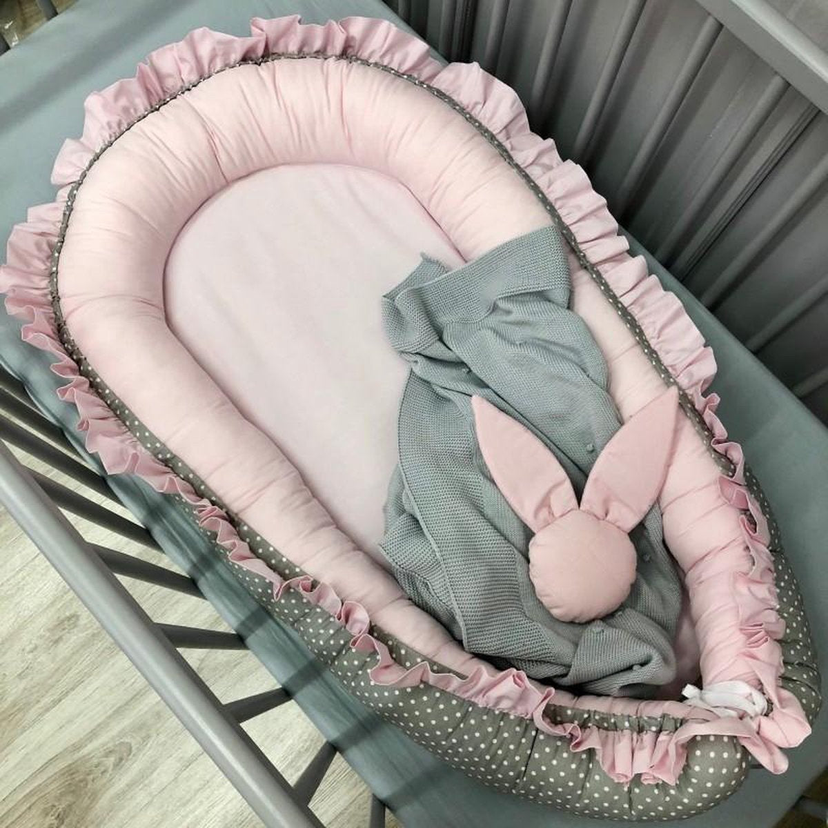 Babynestje Ruches Dots Grijs/Roze Dolly - Babynest Roze - Babynestjes