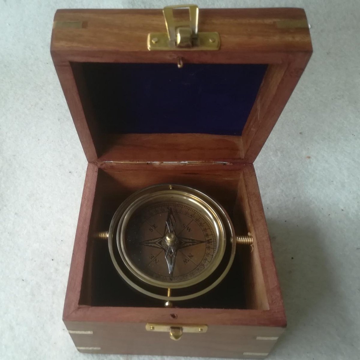 MadDeco - kompas - nautisch - gyroscopisch - in - houten - kist