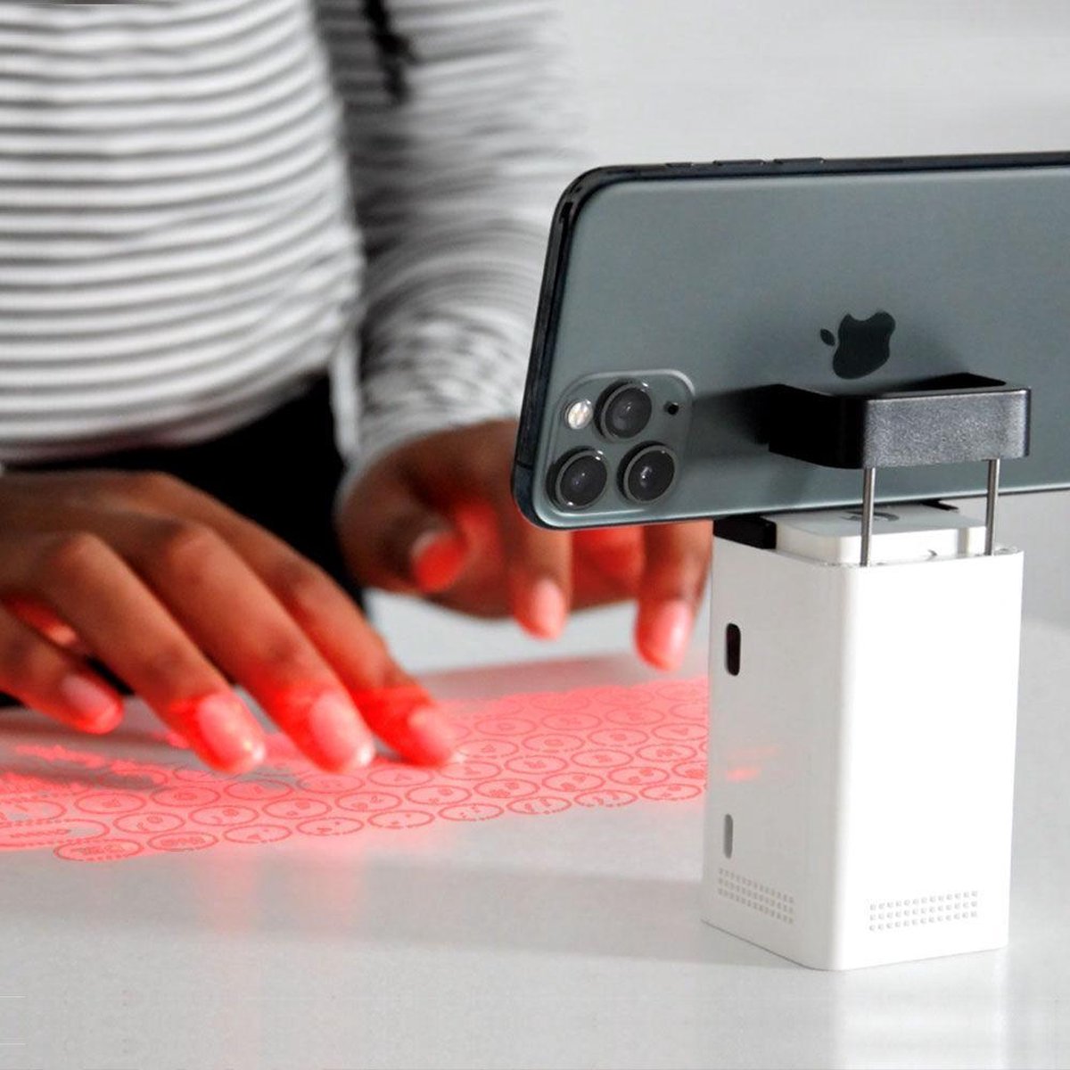 Mikamax draadloos laser toetsenbord - Virtual keyboard - Powerbank - LED laser projectie - Voor Windows