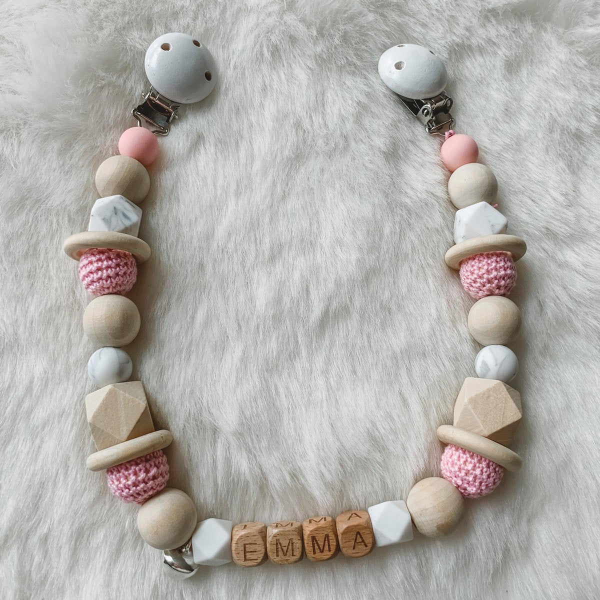 Babybeads - Wagenspanner met naam - Lichtroze met wit