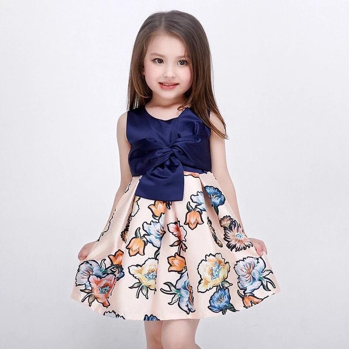 Meisjes jurk blauw gebloemd | Prachtig Elegante Feestjurk Crème Bloemenprint |Klassieke jurk | Blauwe top met blauw strik - bow | mouwloos | Maat 98/104 (3-4 jaar)
