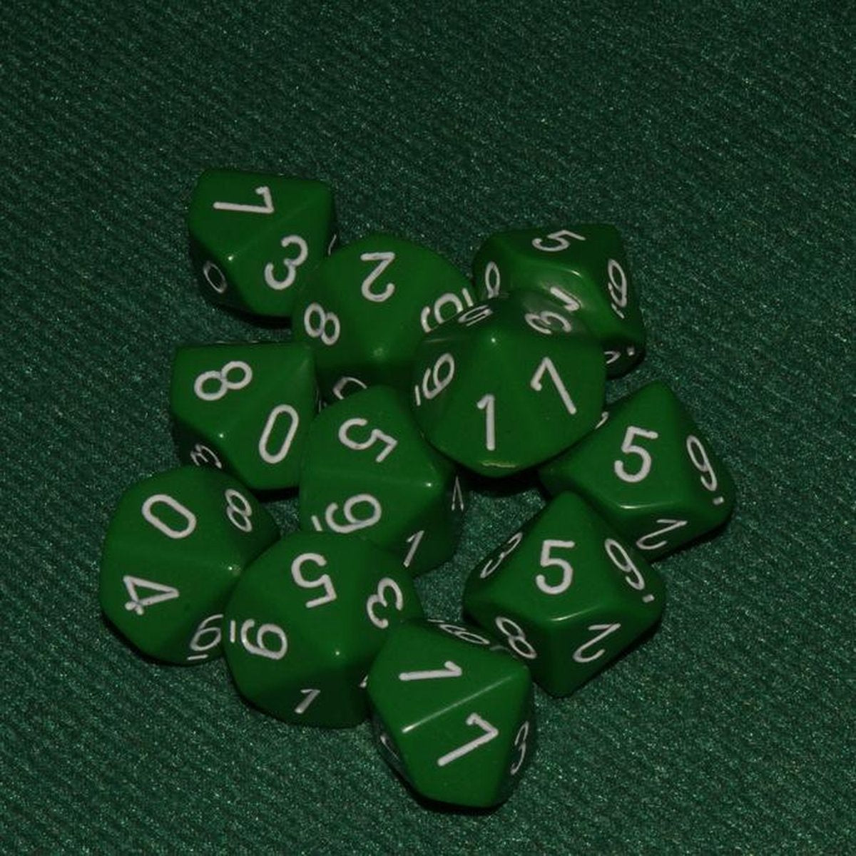 10 Tienzijdige Dobbelstenen Groen met Wit 16mm