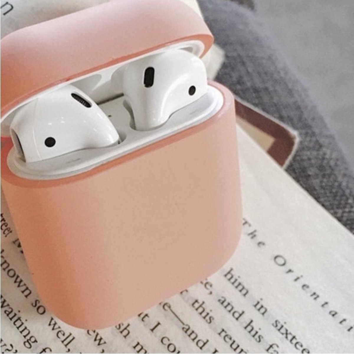 Apple AirPods 1 & 2 hard case - beige -