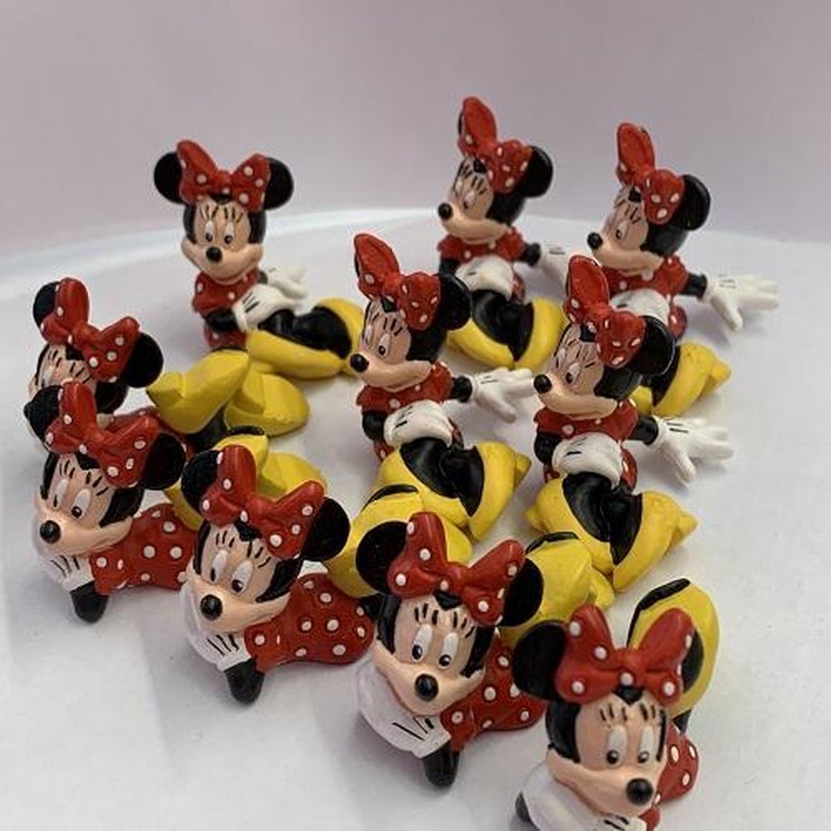 10 kleine Minnie Mouse Figuurtjes (+/- 4cm)