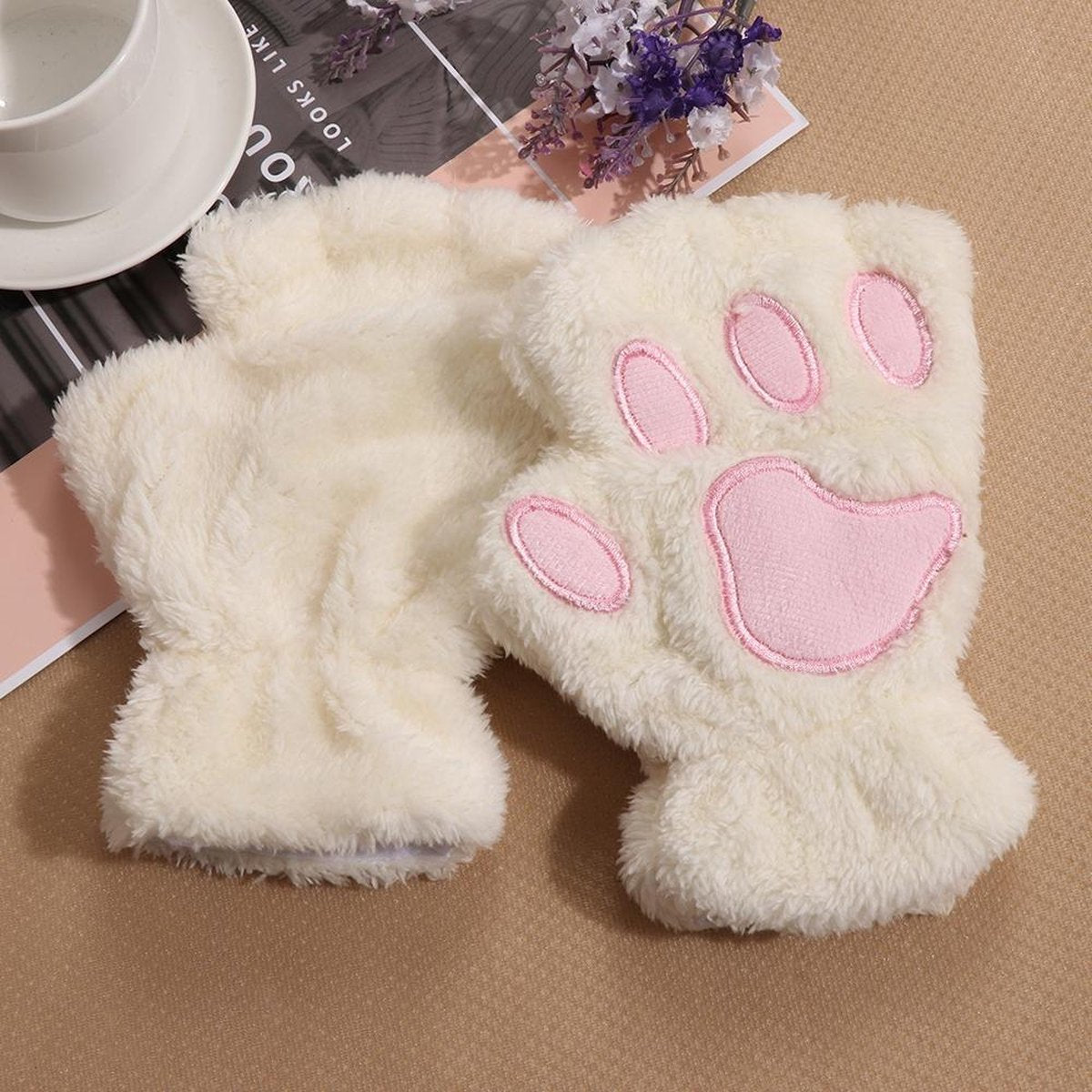 Dierenpoot vingerloze handschoenen wit pluche - kattenpootjes poes schaap ijsbeer pootjes - hondenpootjes beer dierenpootjes fleece