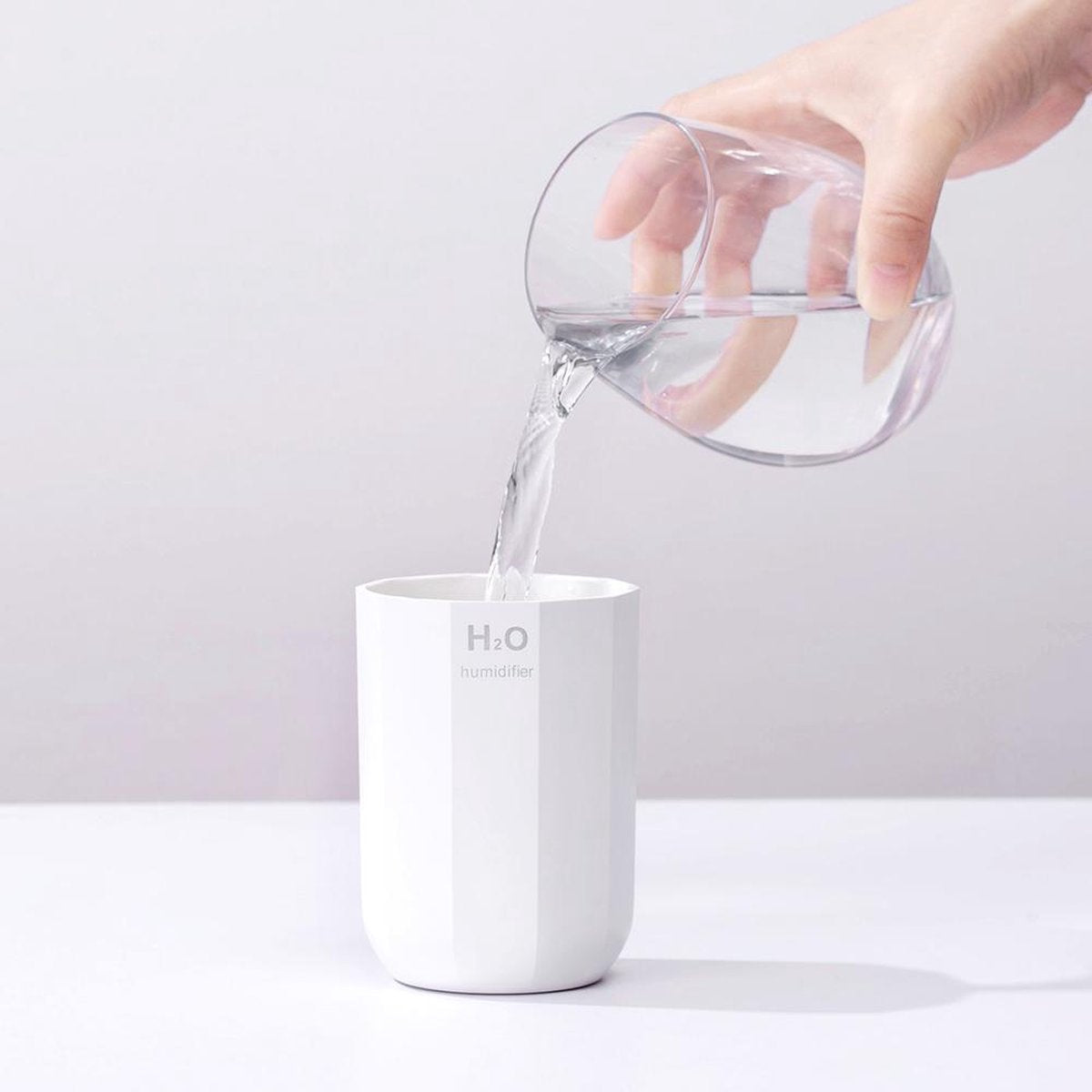 H20 Luchtbevochtiger - Huishoudapparatuur - Aromadiffuser -  Luchtbevochtiger met USB - Draagbaar - Mini Luchtbevochtiger - Auto - Kinderkamer - Woonkamer - 350 ml