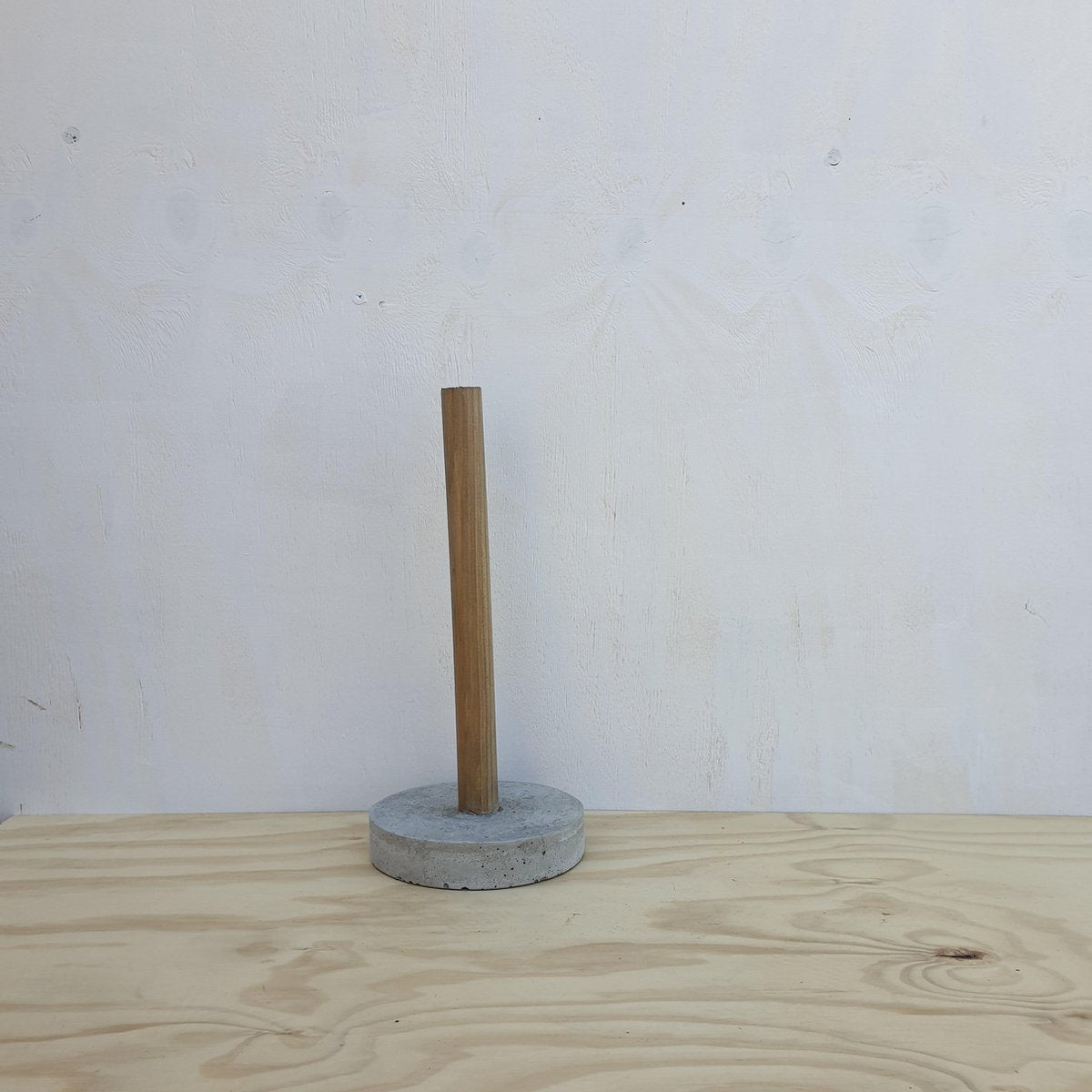 Keukenrolhouder met beton voet