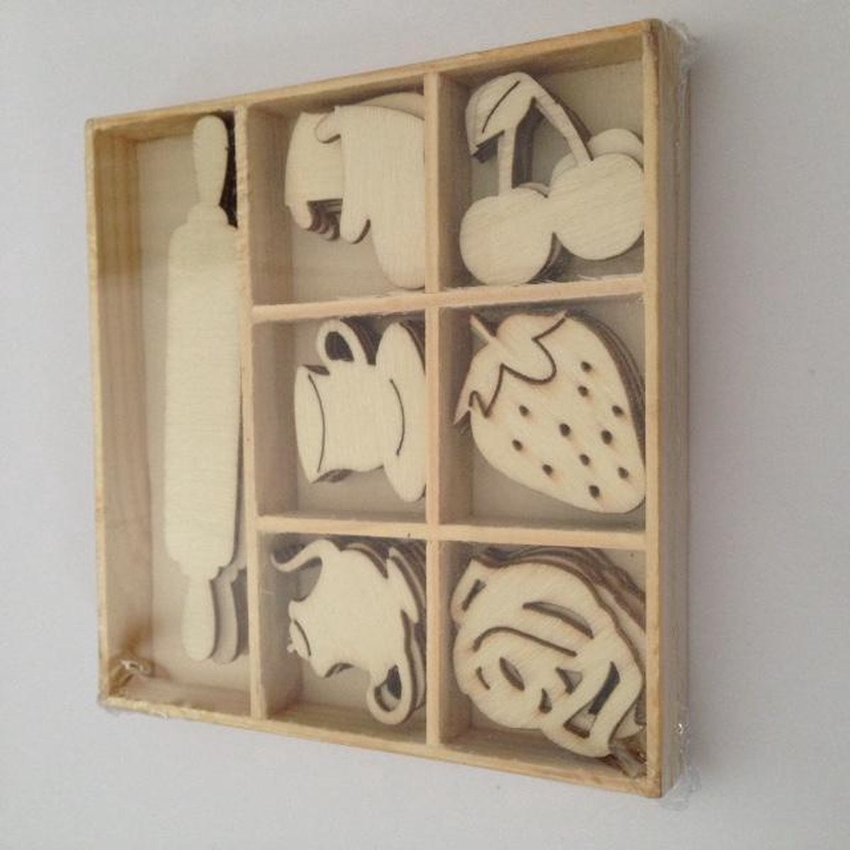 Houten ornamenten doosje Fifties Kitchen 35 pcs - box 10