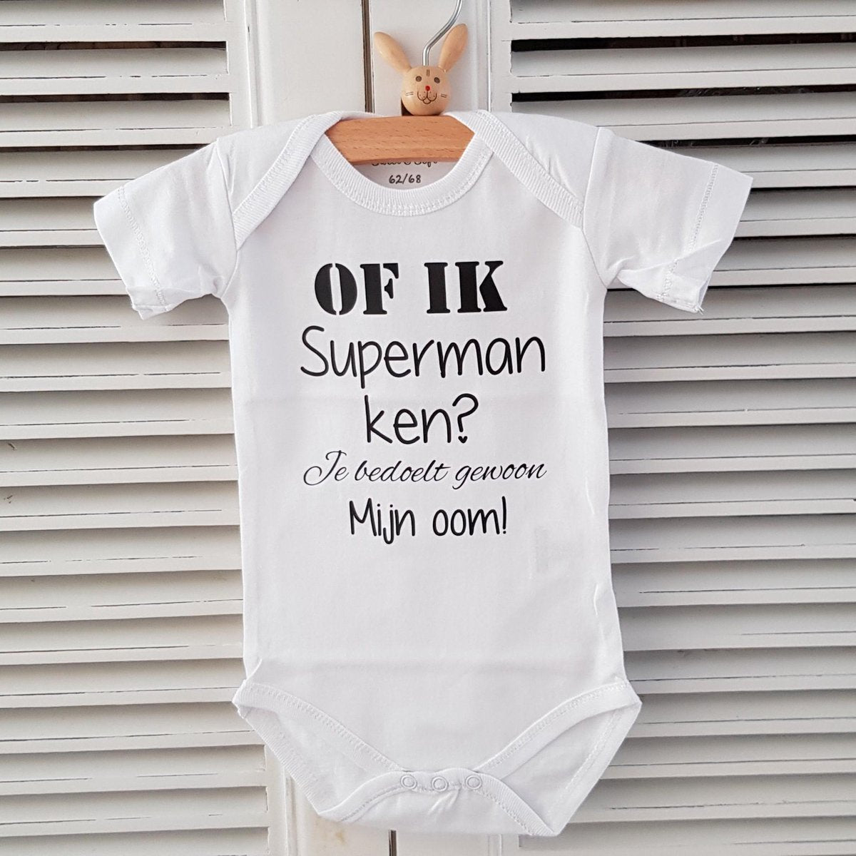 Baby Rompertje met leuke tekst zwangerschap aankondiging - announcement hallo |  Of ik superman ken? Je bedoelt gewoon mijn oom | korte mouw | wit zwart | maat 74/80 | cadeau