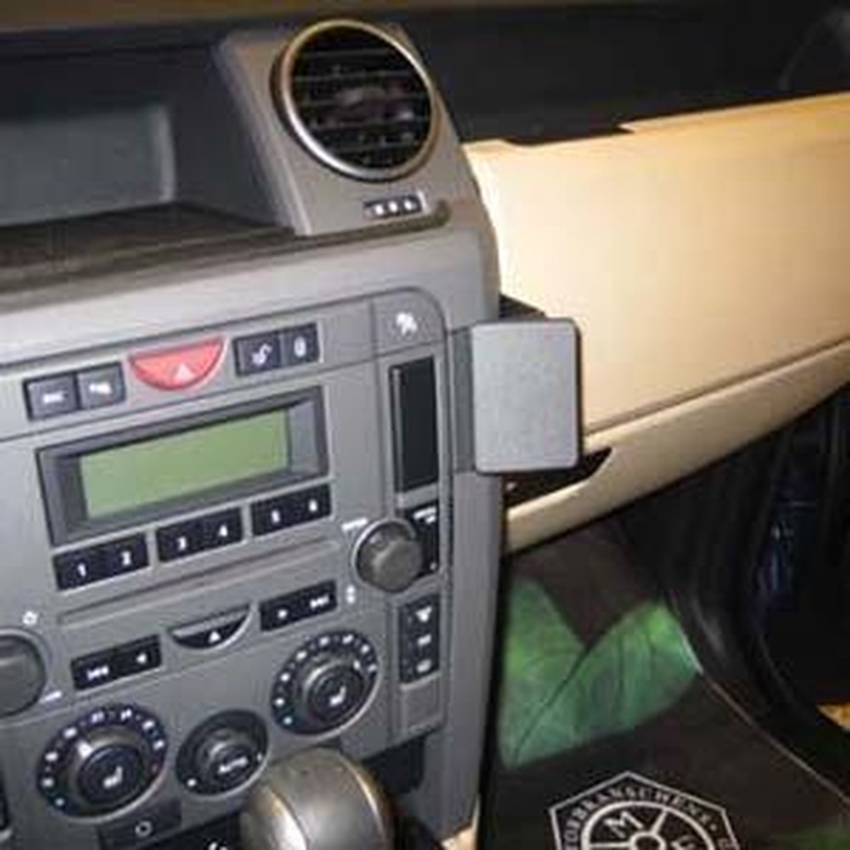 Brodit angled mount v. Land Rover Discovery III 05-