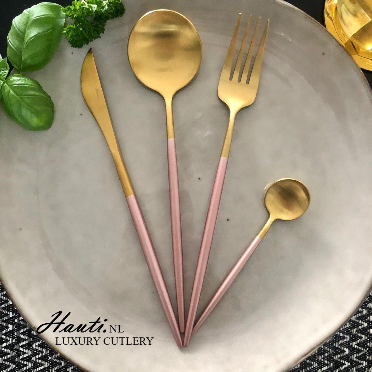 Hauti Luxury Cutlery Luxe Bestekset - Roze & Goud Mat RVS - 6 persoons bestek - 20 delig met luxe bestek koffer