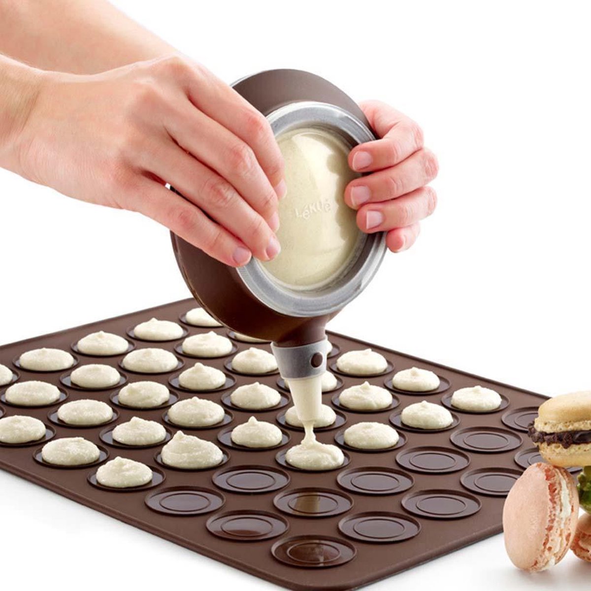 DIY Macaron Maker Set - Met 48 Mini Vorm Oven Mat & Herbruikbare Spuitzak Decoratie Pen