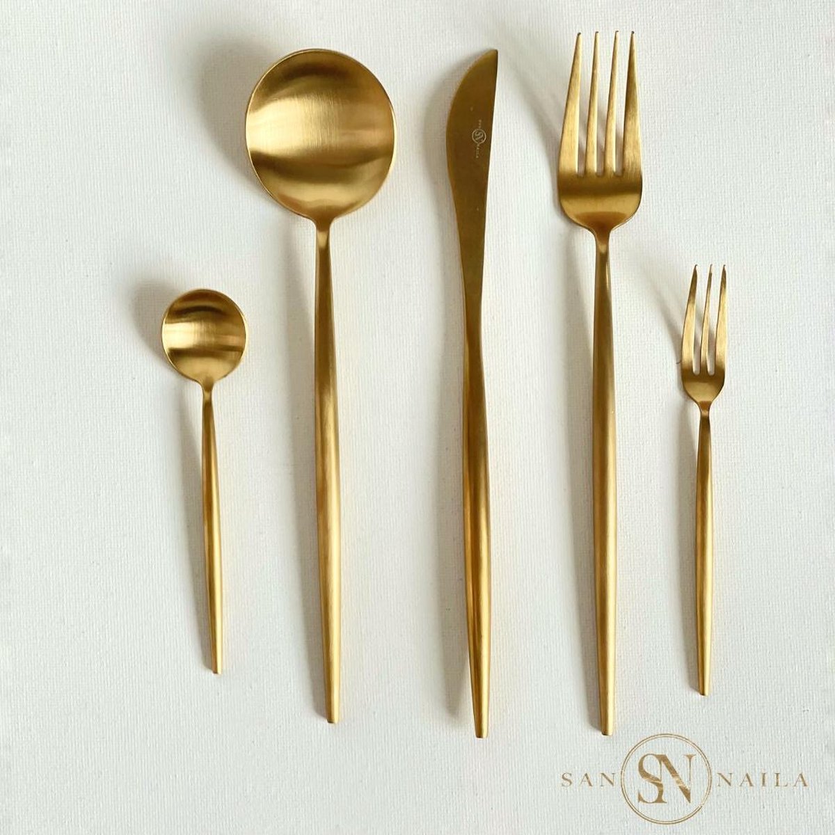 San Naila - Goud bestek - 10-delig - Mat - Bestek set - lepel - mes - vork - theelepel - dessertvork - luxe bestek