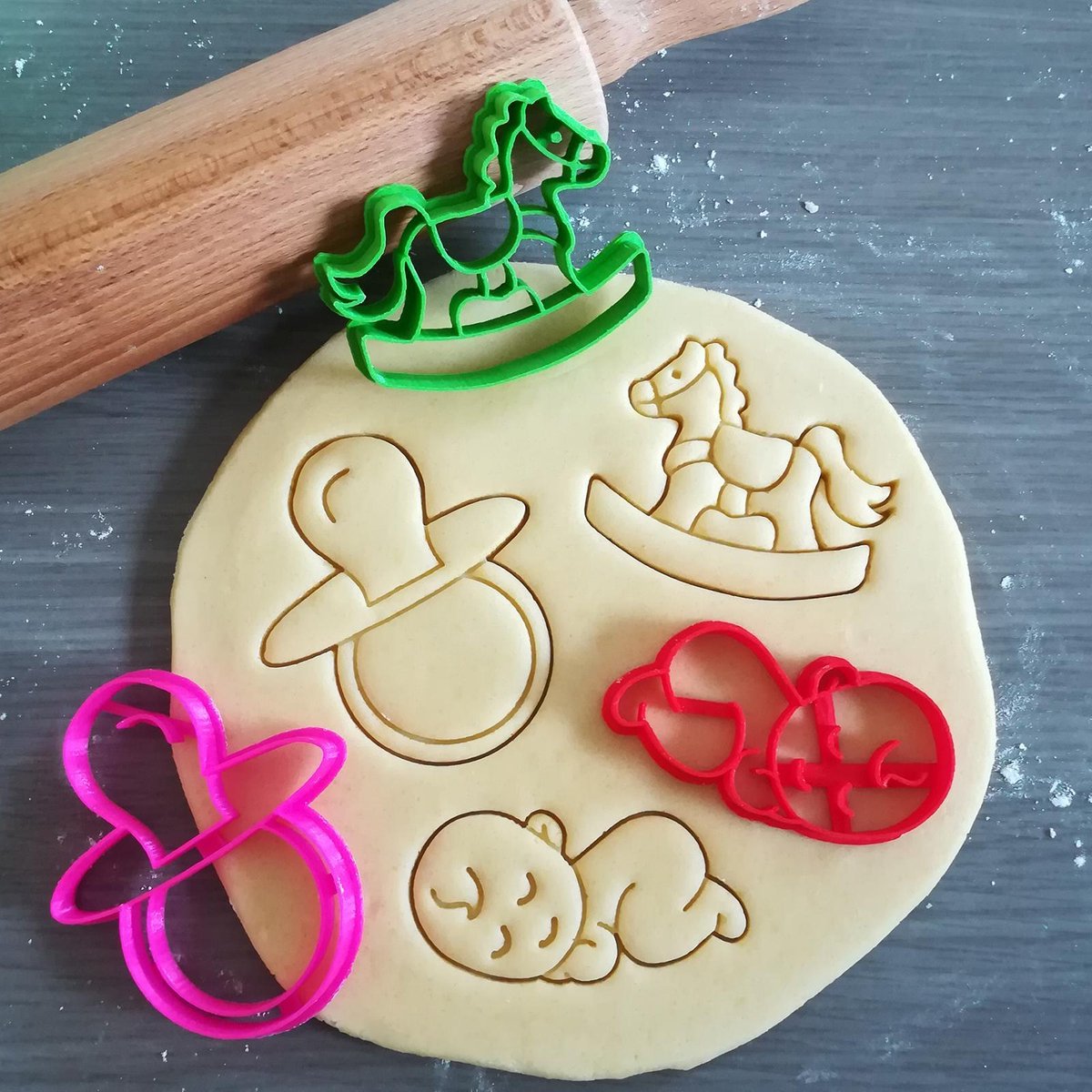 Koekjesvorm | 3-delige set | Baby - Schommelpaard - Fopspeen | Geboorte - Babyborrel | Cookie cutter | Uitsteekvorm | Bakvorm | 8cm