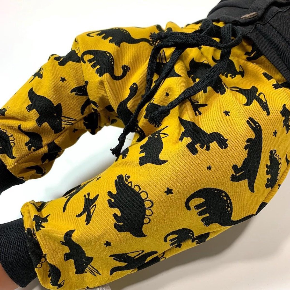 tinymoon Jongens Broek – model harem – Dino Dino – Oker – Maat 50/56