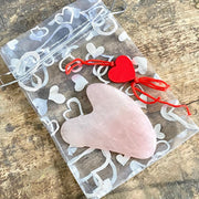 Originele Gua Sha - Rozenkwarts Edelsteen - met harten tasje & hangertje