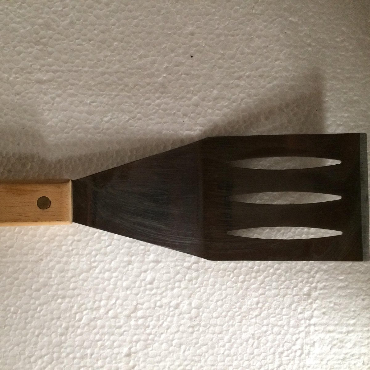spatelmet houten steel 48 cm lang merk firefriend voor de bbq