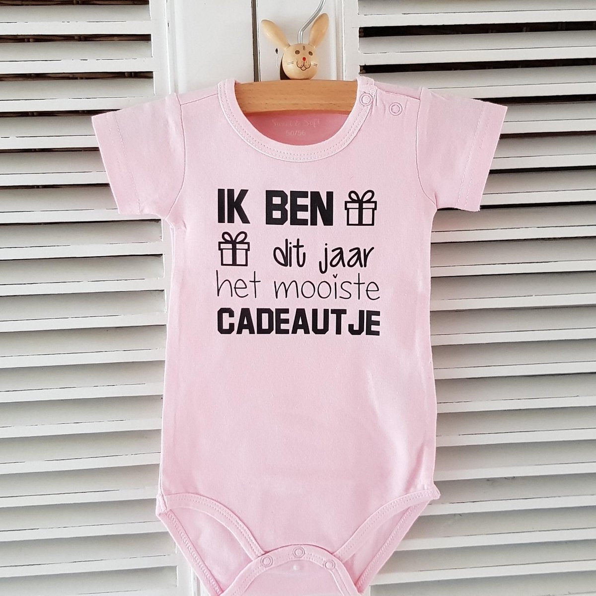 Baby Rompertje meisje Ik ben dit jaar het mooiste cadeautje | korte mouw | roze | maat 50/56 Geboorte Cadeau / Kraamcadeau