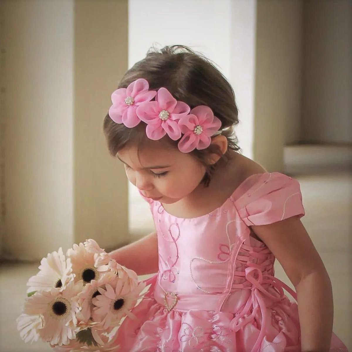 Haarbandje meisjes bloemen |Feest Hoofdband meisjes | Lichtroze | Haarband met kristallen | Bloemenmeisje  - bruidsmeisje | Bruiloft - Fotoshoot | Baby & Peuter | Haaraccessoires meisjes